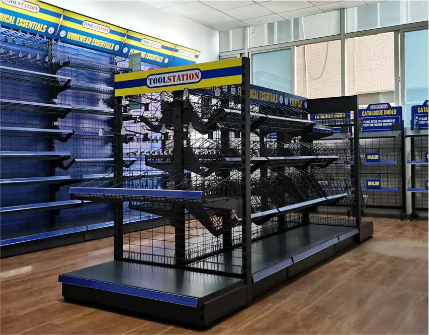 Estantería metálica industrial para tienda de herramientas con estructura modular y resistente